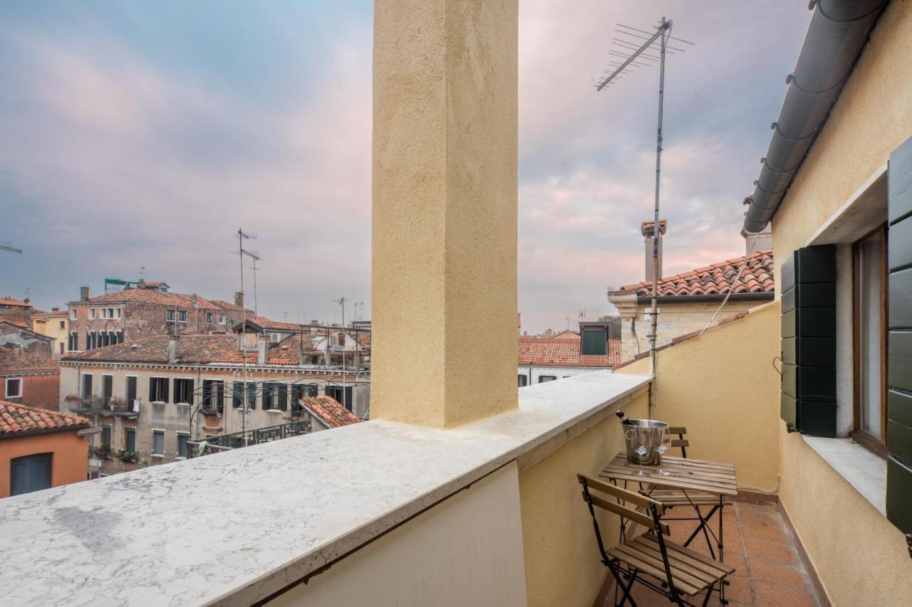 Bright Apartment On Venetian Roofs R&R Exterior photo