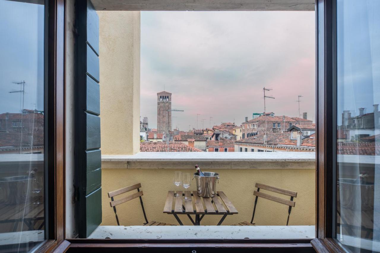 Bright Apartment On Venetian Roofs R&R Exterior photo